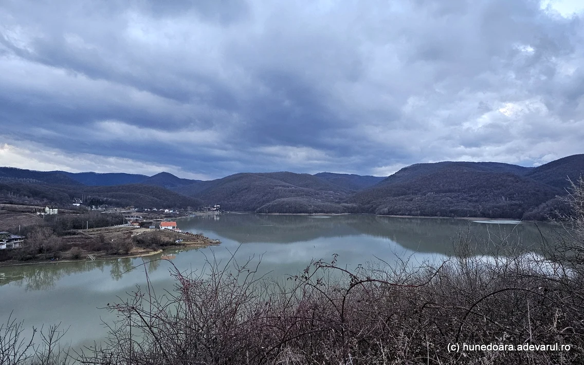 Lacul Cincis din Hunedoara  Foto Daniel Guță (2) jpg