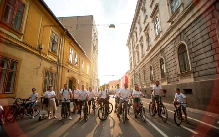 Dominic pe bicicletă