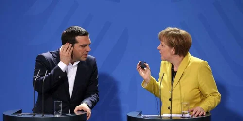 Cancelarul german Angela Merkel şi premierul grec Alexis Tsipras discută la conferinţa de presă în Berlin Germania FOTO AP