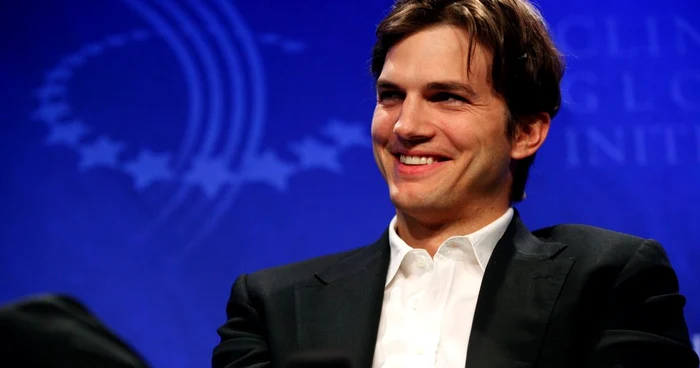 Ashton Kutcher (35 de
ani), cel care l-a înlocuit pe Charlie Sheen, în 2011, în serialul
„Doi bărbaţi şi jumătate“
s-a clasat pe primul loc în topul celor mai bine plătite vedete de
televiziune FOTO AFP