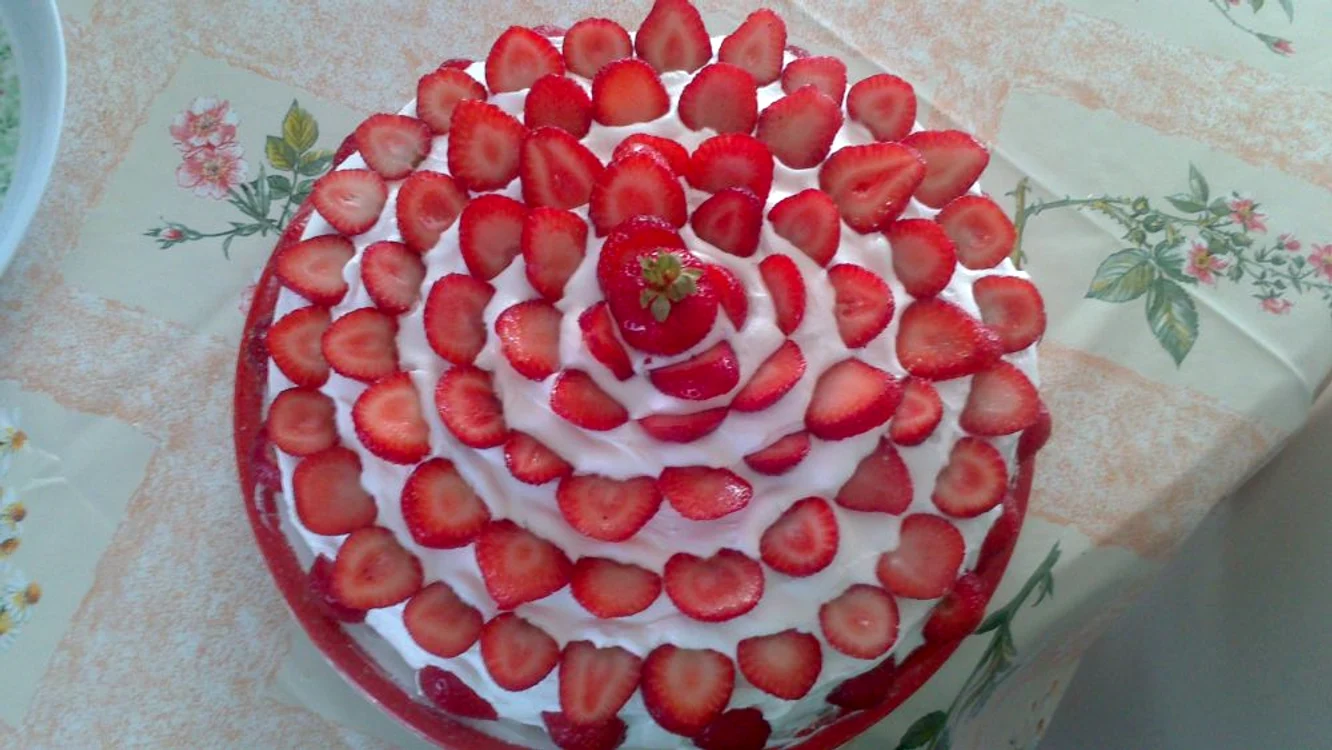 tort frisca capsuni jpeg