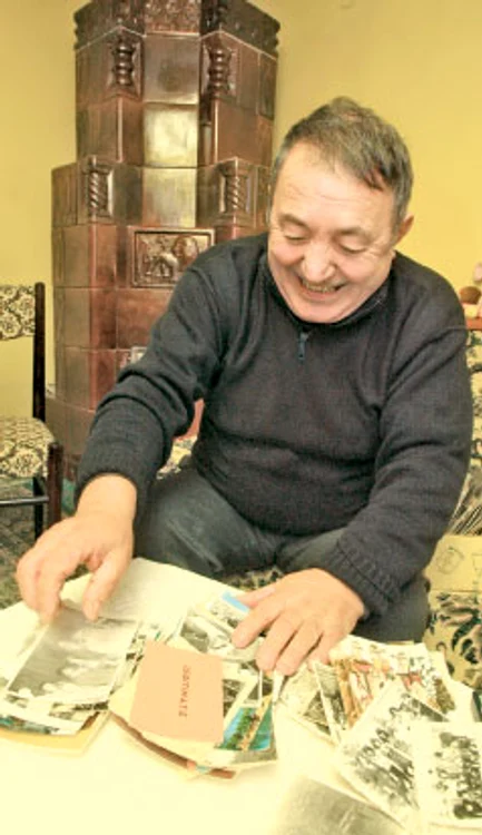 Fostului profesor îi place să cotrobăie printre amintiri