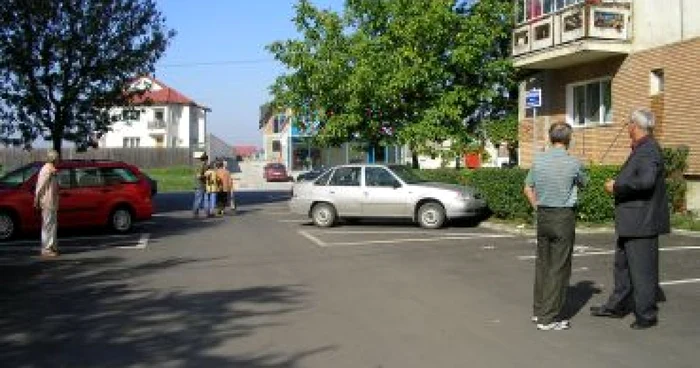 Târgu-Jiu: Parcările rezidenţiale, mărul discordiei între şoferi