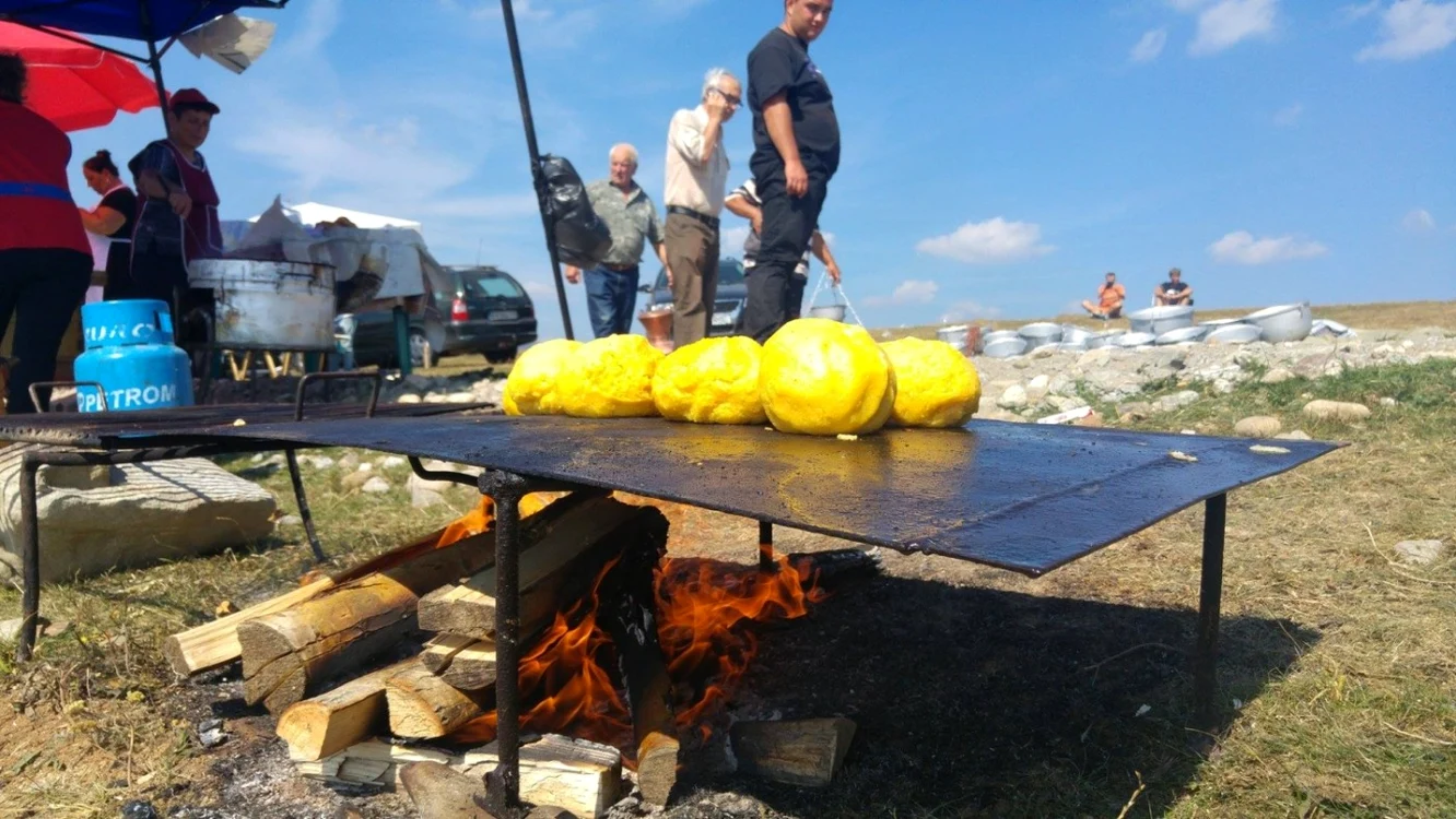 La sărbătoarea transhumanţei din Dâmboviţa au luat parte turişti şi localnici deopotrivă, veniţi din toate colţurile judeţului dar şi din împrejurimi