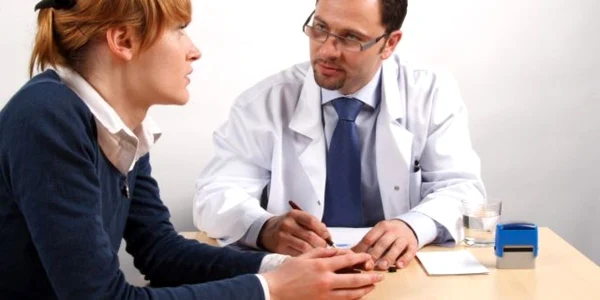 Femeile din țara noastră preferă să meargă la medic, deși la modă sunt consultațiile online 