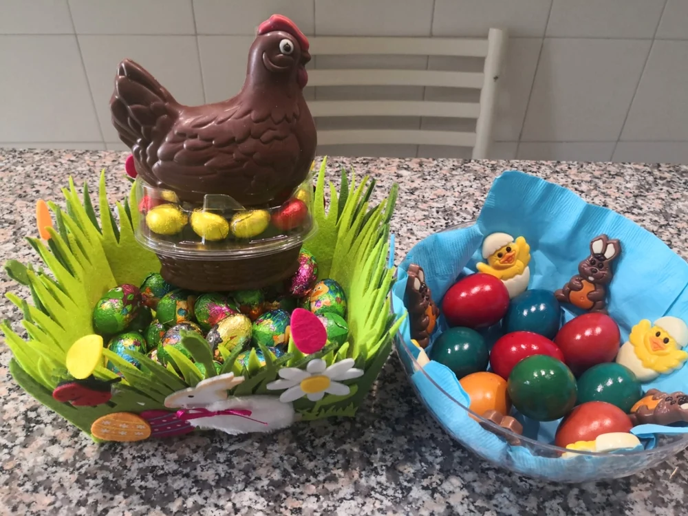 Ouă roşii pregătite pentru Paştele Catolic. FOTO: Ioan Buciumar