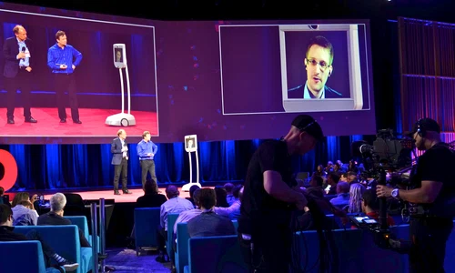 Edward Snowden conferinta rusia sursa wikipedia jpg