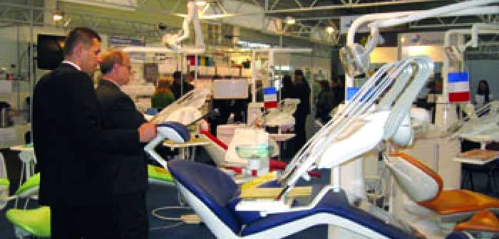 Arad: GALERIE FOTO / Noutăţi medicale şi demonstraţii la târgul Ar-Medic