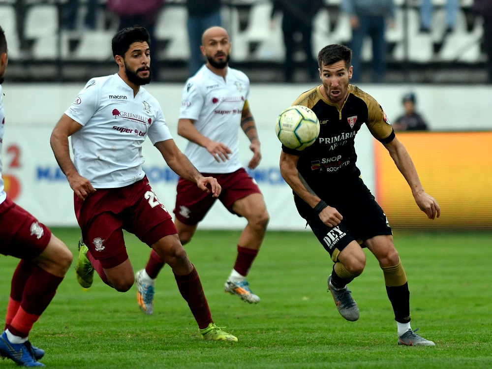 
    Valentin Buhăcianu a marcat primul gol pentru arădeniFoto: Sport Pictures  