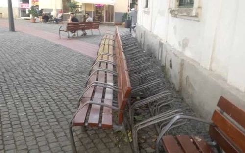 Ştefan Cojocnean face ordine în Piaţa Libertăţii FOTO Ştefan Both