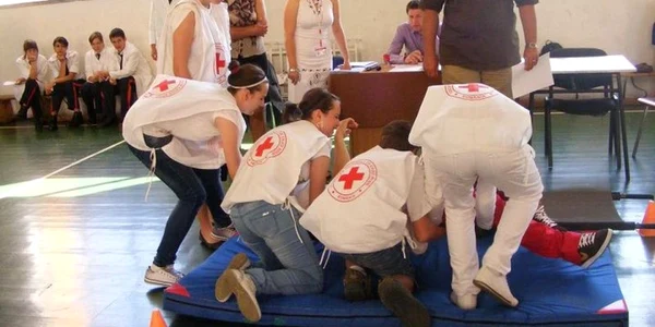 Elevii au urmat cursuri de prim  ajutor 