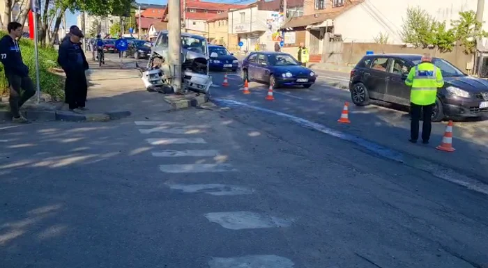 accident groapă în asfalt Suceava, FOTO: Alina Iosif 