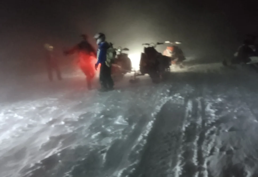 Misiune de salvare a salvamontiştilor din Voineasa a unui turist polonez căzut într-o prăpastie din Munţii Latoriţei - Vâlcea Foto Adevărul - credit Salvamont Voineasa