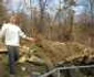 Foto Video Pământul a luat-o la vale în Băile Olăneşti. Două familii riscă să rămână fără locuinţe