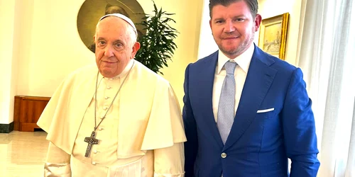 Anton Pisaroglu si Papa Francisc foto Facebook jpg