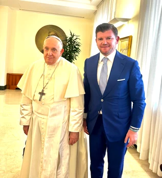 Anton Pisaroglu si Papa Francisc foto Facebook jpg