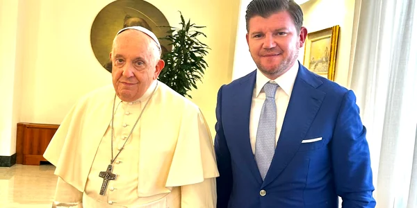 Anton Pisaroglu si Papa Francisc foto Facebook jpg