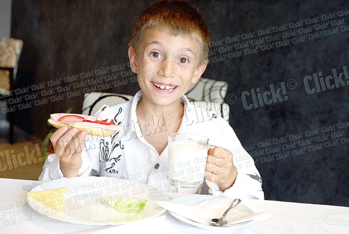 Micuţul nu  a plecat la  școală cu  stomacul gol