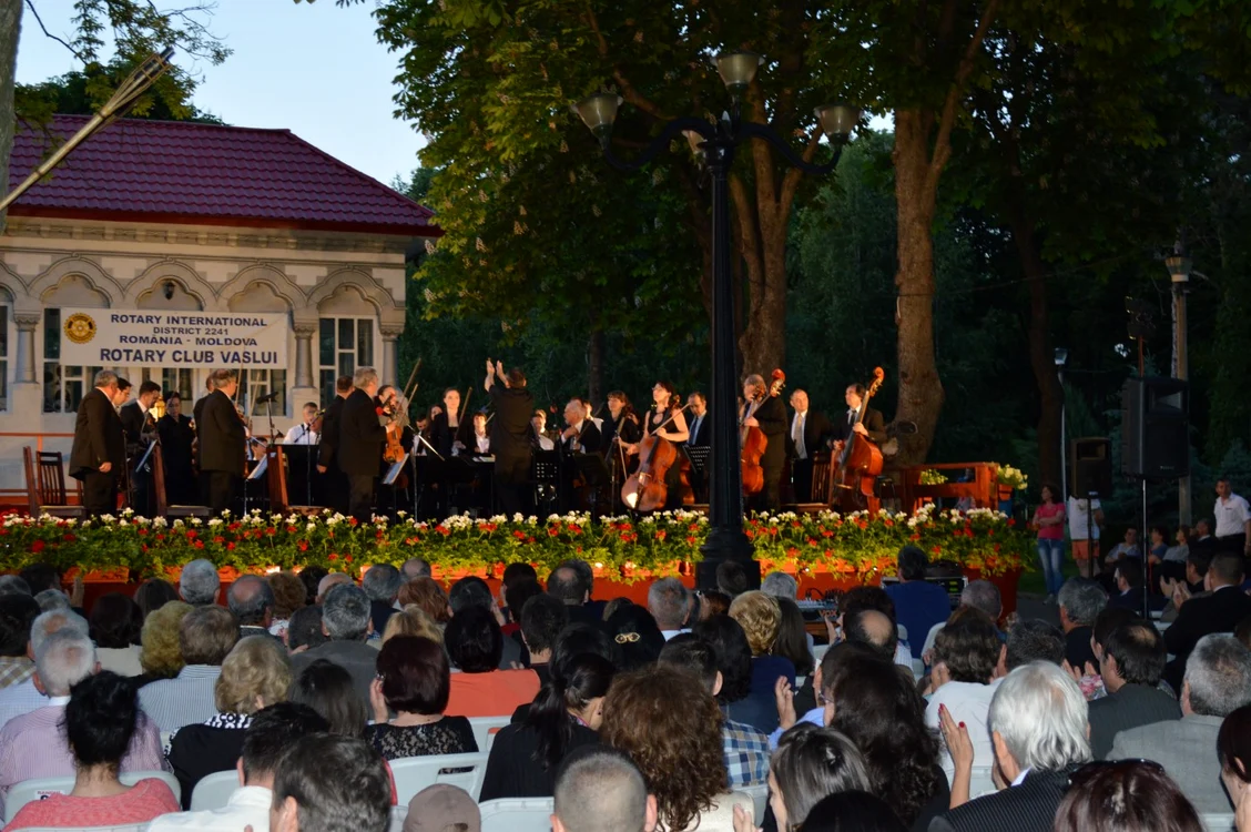 Anual, Filarmonica susţine un concert în Parcul Copou din Vaslui