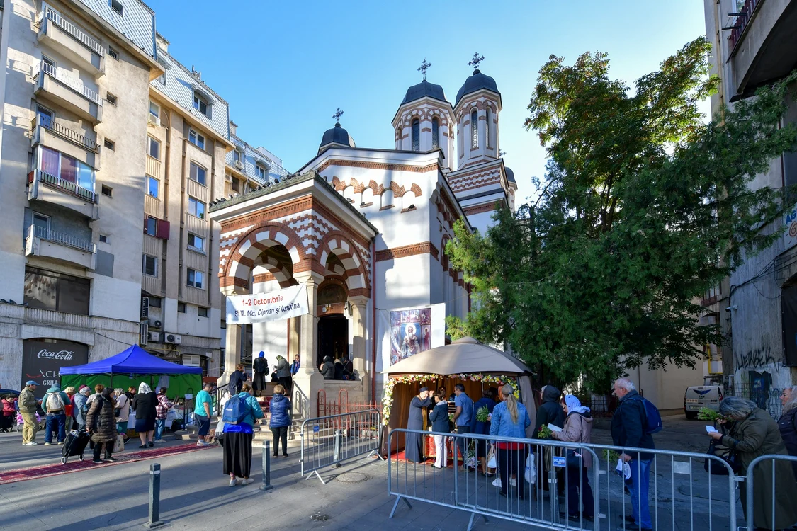 Credincioși la Biserica Sf Ciprian Zlătari din București Foto Facebook Biserica Sf Ciprian Zlătari