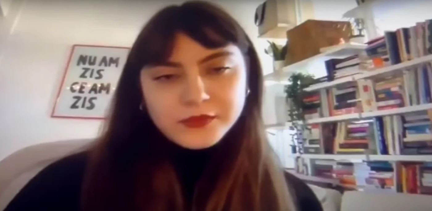 Cătălina Stanisla recitând poezia “Gwyneth Paltrow şi cu mine” Foto: Captură video