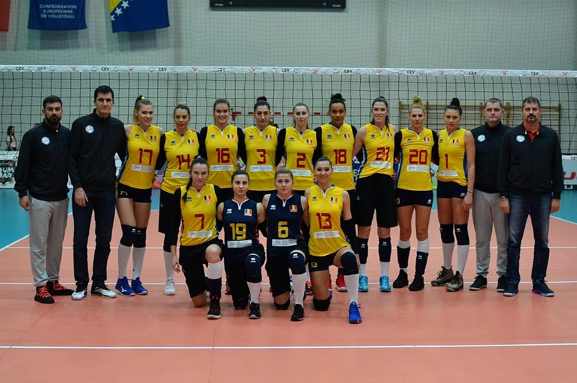 
    România a câștigat cu 3:2 în Bosnia-Herțegovina, revanșându-se pentru eșecul din tur, de la CraiovaFoto: CEV  