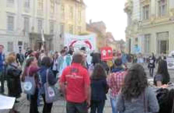 Protestatarii s-au strans din nou in Piata Mare - Foto Ramona Găină