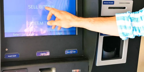 primul bancomat de bitcoin din romania foto razvan baltaretu/adevarul