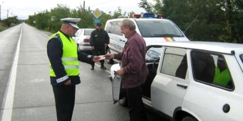Şoferul a refuzat să oprească la semnalul poliţiştilor/foto: Arhiva