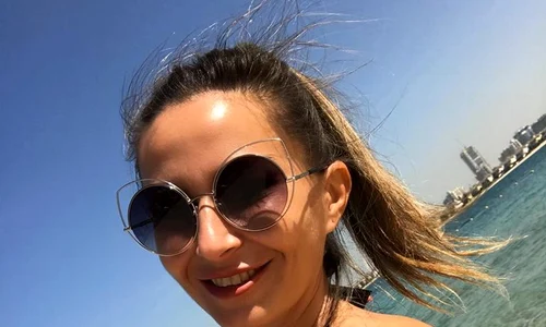 Crina Abrudan sexy in Dubai 2018 (12) jpeg