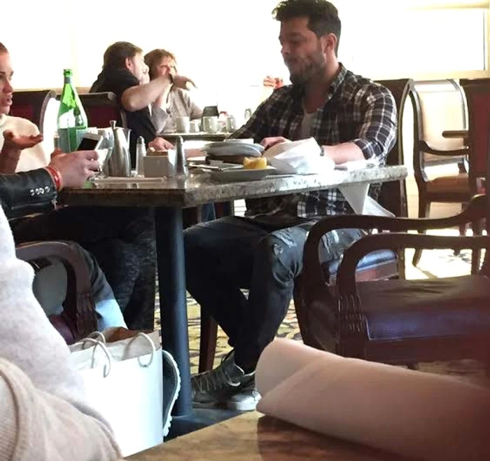 Roşcata şi Slav au fost fotografiaţi în restaurantul hotelului Mandalay Bay din Las Vegas