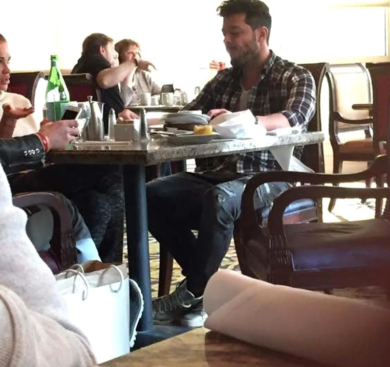 Roşcata şi Slav au fost fotografiaţi în restaurantul hotelului Mandalay Bay din Las Vegas