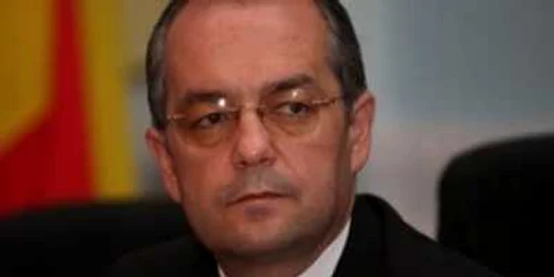 Timişoara: VIDEO Maşina lui Boc, atacată cu ouă