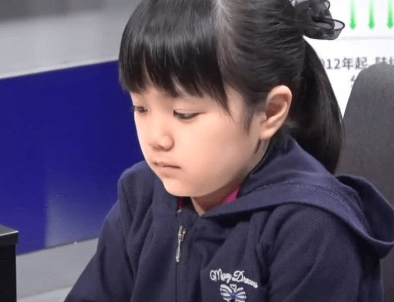 Japonia: O adolescentă de 13 ani devine cea mai tânără jucătoare de Go care câştigă un titlu important VIDEO