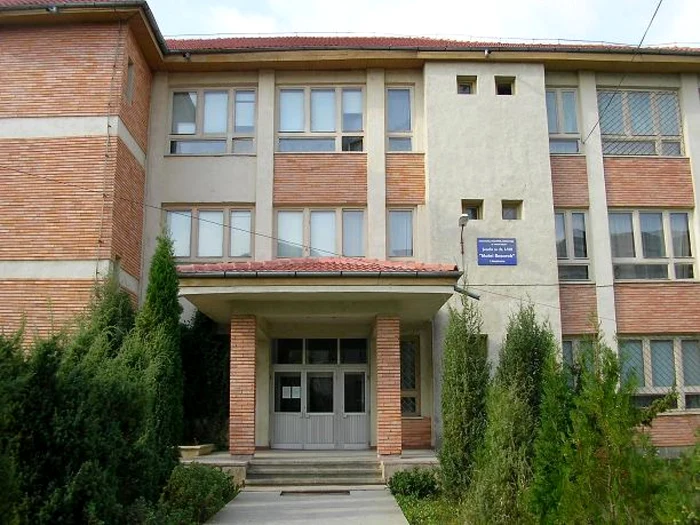 Profesoare acuzate de deturnare de fonduri UE, la Şcoala "Matei Basarab” din Târgovişte, trimise în judecată