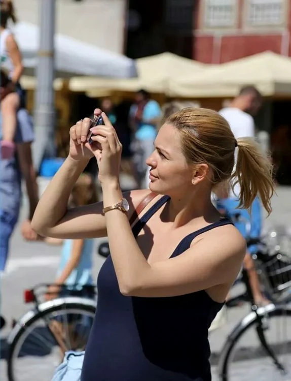 Până la finele anului, Lavinia îşi va strânge bebeluşul în braţe 