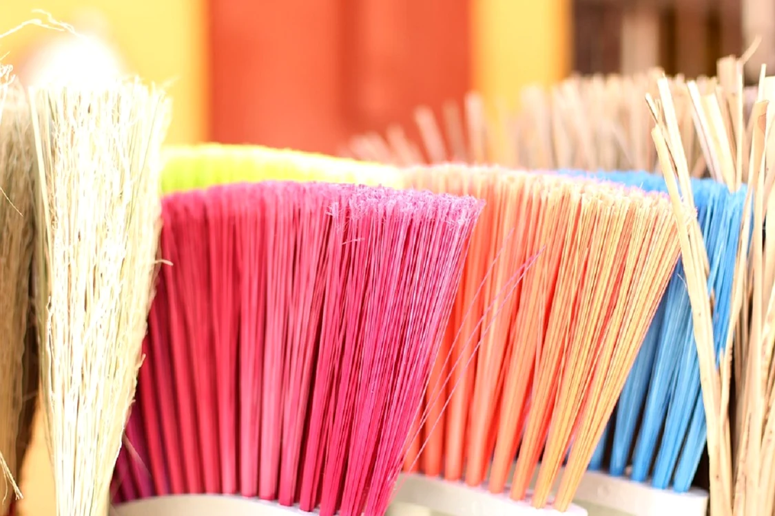 Ce se întâmplă dacă măturăm pe timpul nopții / foto: Pixabay