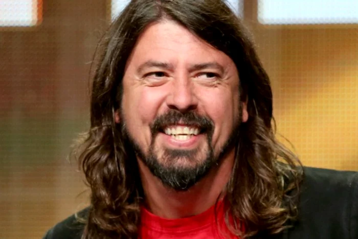 Dave Grohl a turnat bere în paharul unui fan în timpul unui concertFoto Twitter
