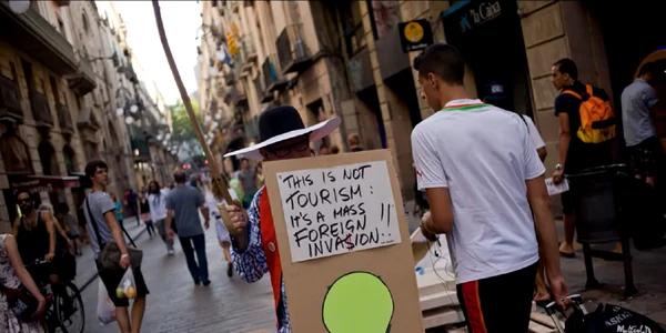Efectele turismului excesiv Sursă YouTube Responsible Tourism