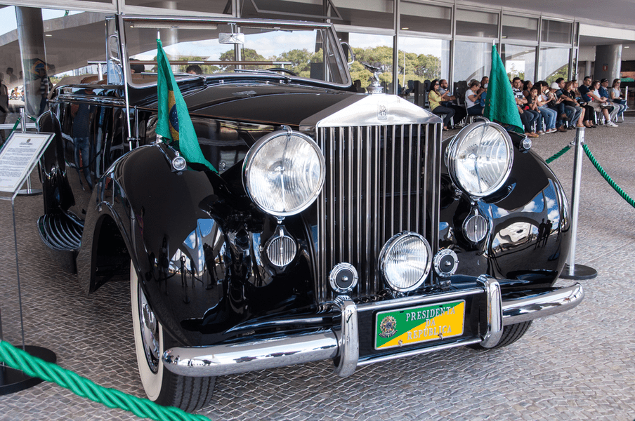 Administrația lui Bolsonaro neagă acuzațiile de pagubă adusă Rolls-Royce-ului prezidențial