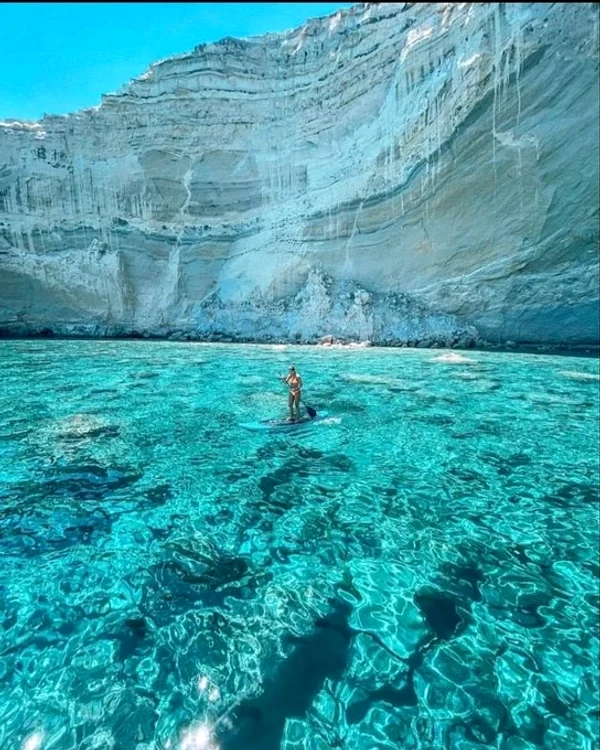 Plaja Kleftiko, de o frumusețe. Foto: Twitter/ Discover Greece