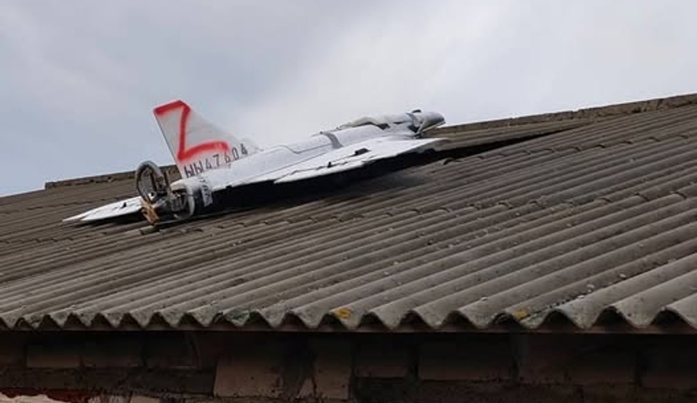 O dronă inscripționată cu litera Z a căzut pe acoperișul unei case din raionul Florești, Republica Moldova