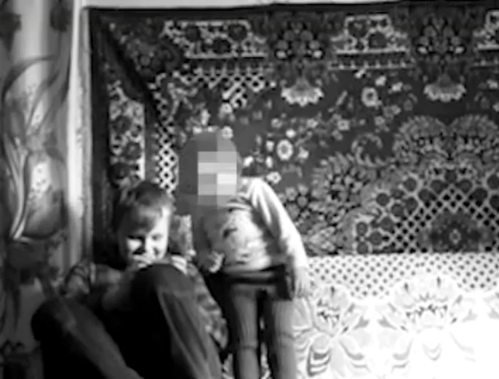 Ksenia (dreapta) a fost iniţial băiat.