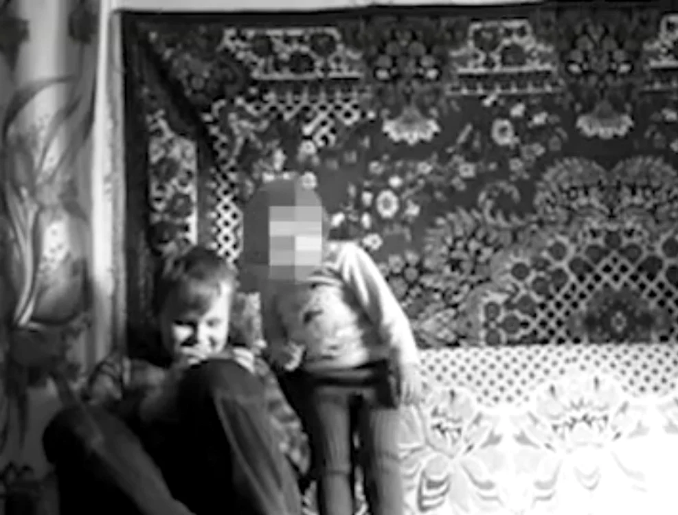 Ksenia (dreapta) a fost iniţial băiat.