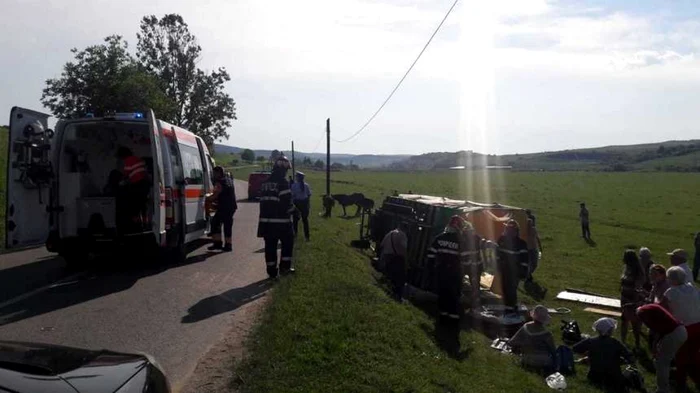 Echipaje de prim-ajutor la locul accidentului din Sibiu FOTO News.ro