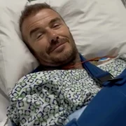 david beckham intr un pat de spital webp