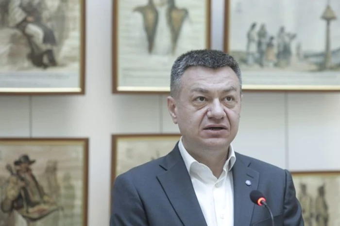 
    Bogdan Gheorghiu, ministrul Culturii, a anunțat programele artistice și culturale care se vor desfășura pe parcursul celor trei zile de maratonSursa foto: INQUAM PHOTOS/Octav Ganea  