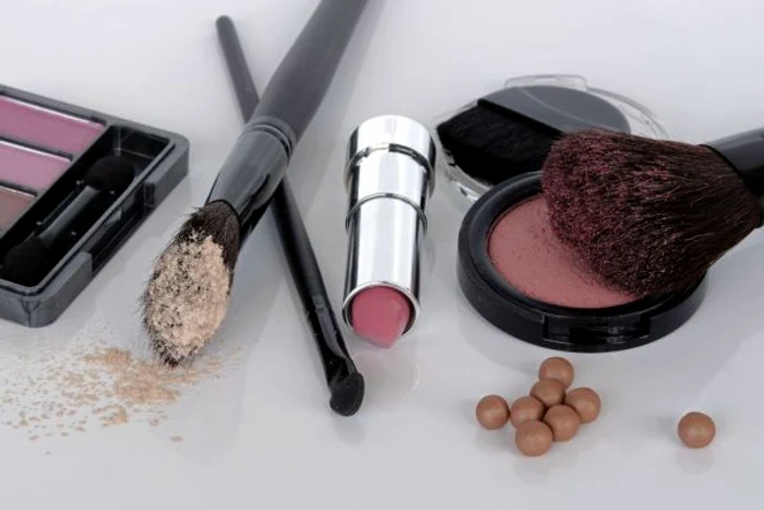Parabenii sunt folosiți ca și conservanți în multe produse cosmetice.www.clickpentrufemei.ro