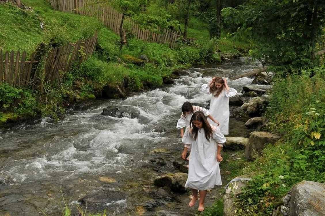 Ritualul „udatului” de Sfântul Gheorghe FOTO Felician Săteanu