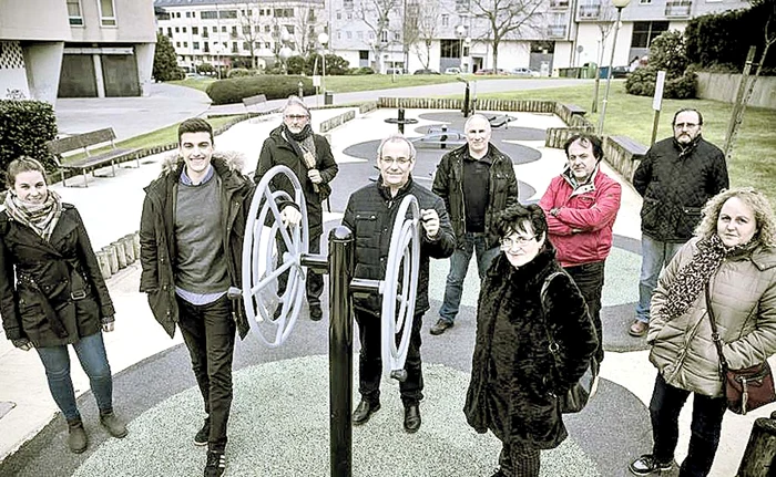 Au fost instalate aparate de exerciţii fizice peste tot